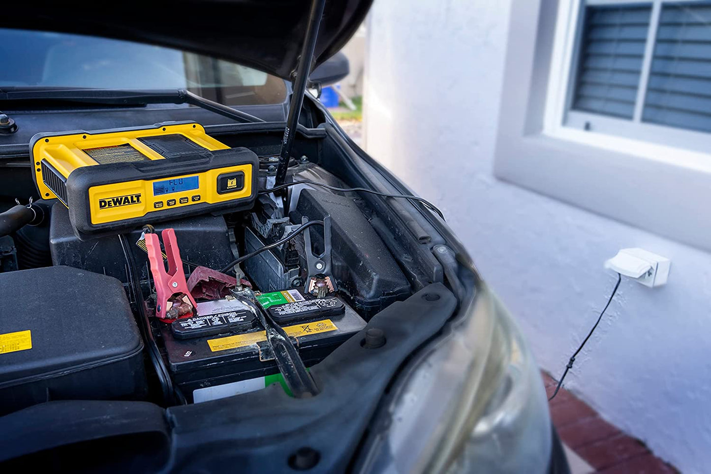 DeWalt DXAEC100 Professional 30 Amp Battery Charger, 3 Amp Battery Maintainer with 100 Amp Engine Start - E.S.N Tools